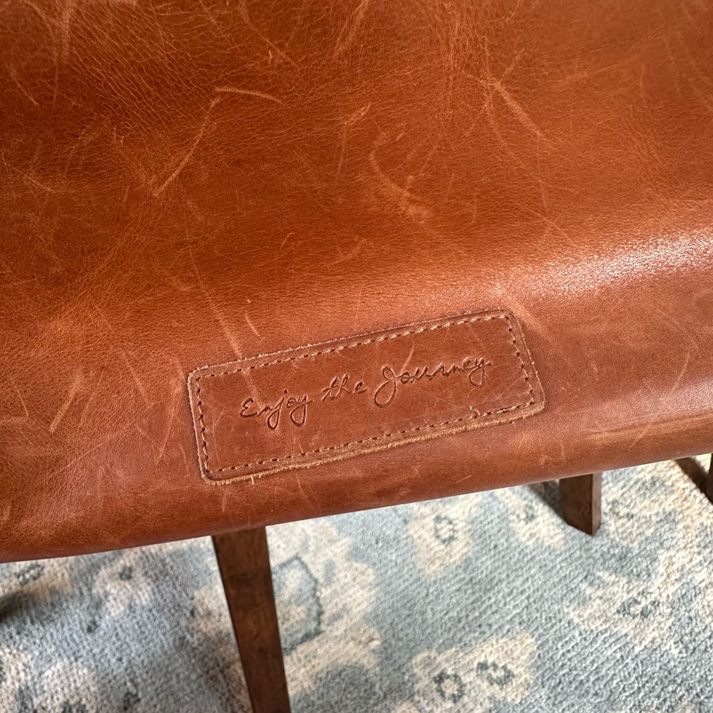 Chic Tan Leather Tote Bag - Picture 5 of 9